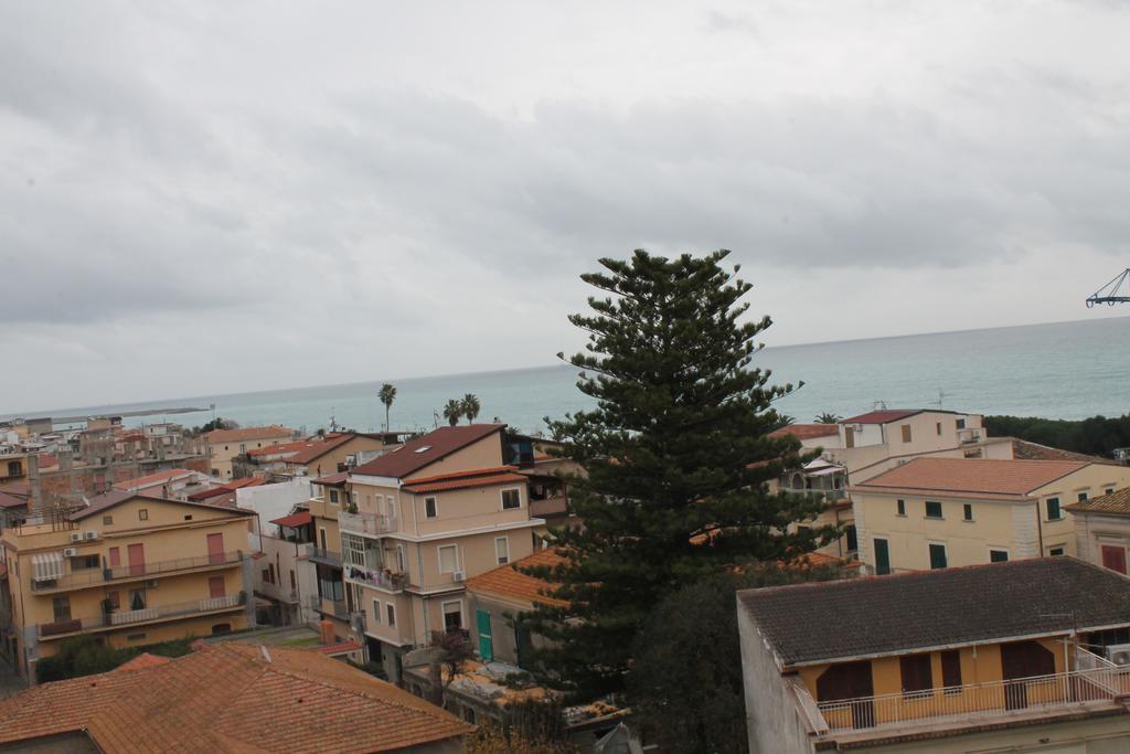 Hotel Mediterraneo Roccella Ionica Habitación foto