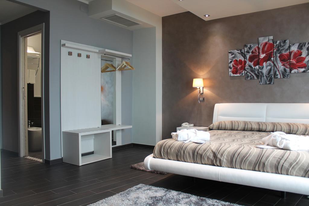 Hotel Mediterraneo Roccella Ionica Habitación foto